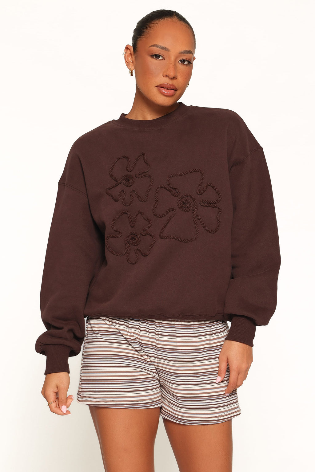 Sudadera bordada: marrón chocolate