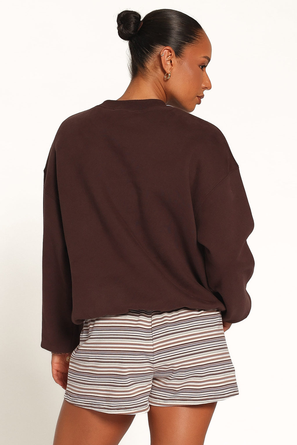 Sudadera bordada: marrón chocolate