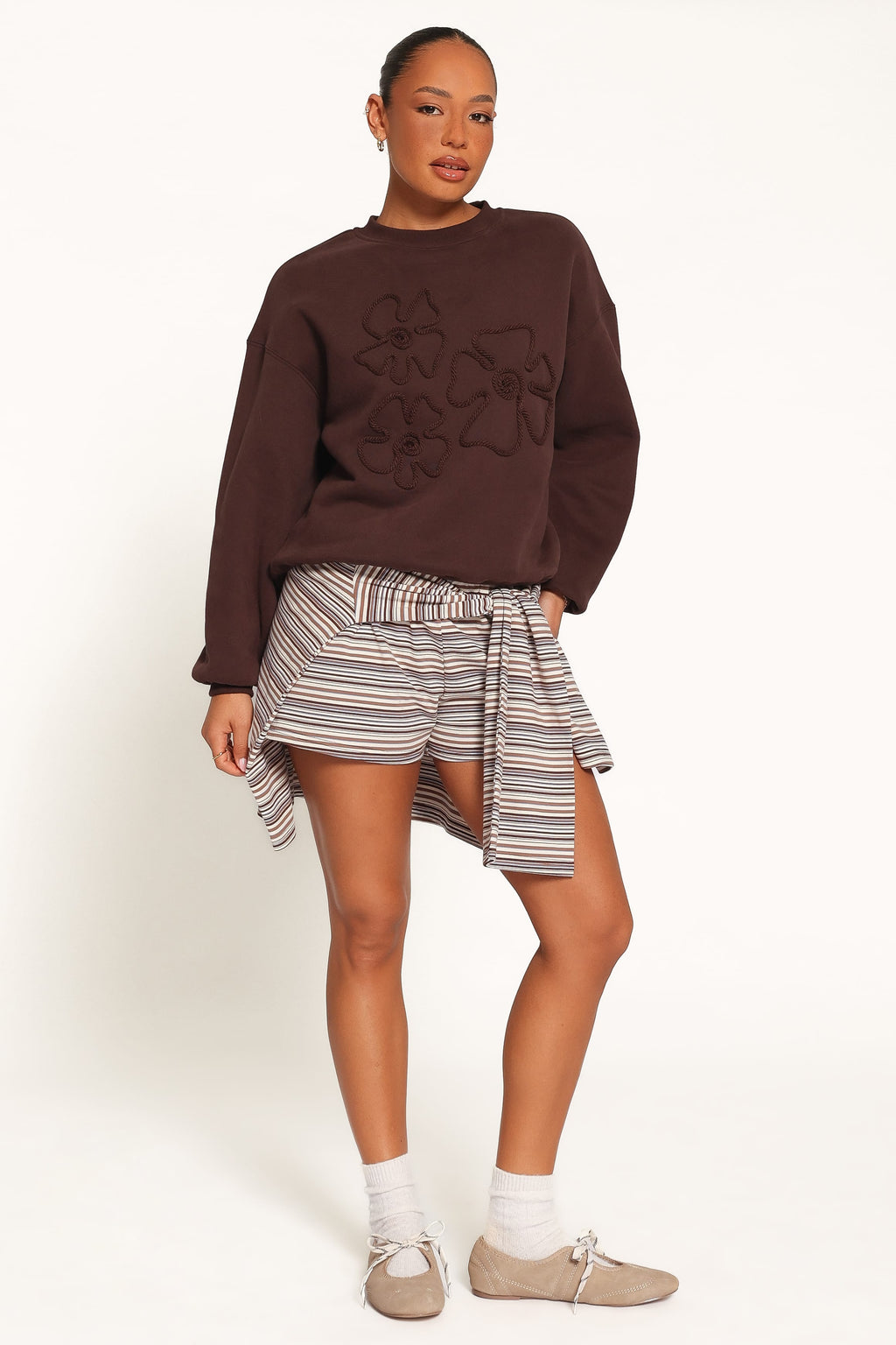 Sudadera bordada: marrón chocolate