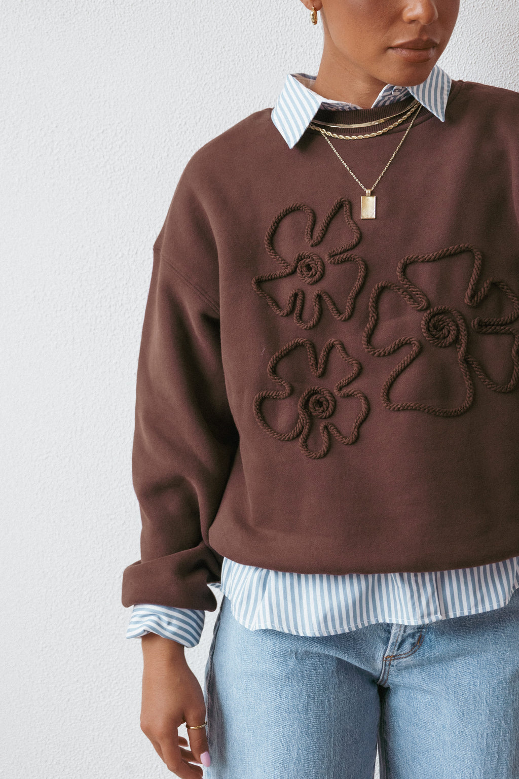 Sudadera bordada: marrón chocolate
