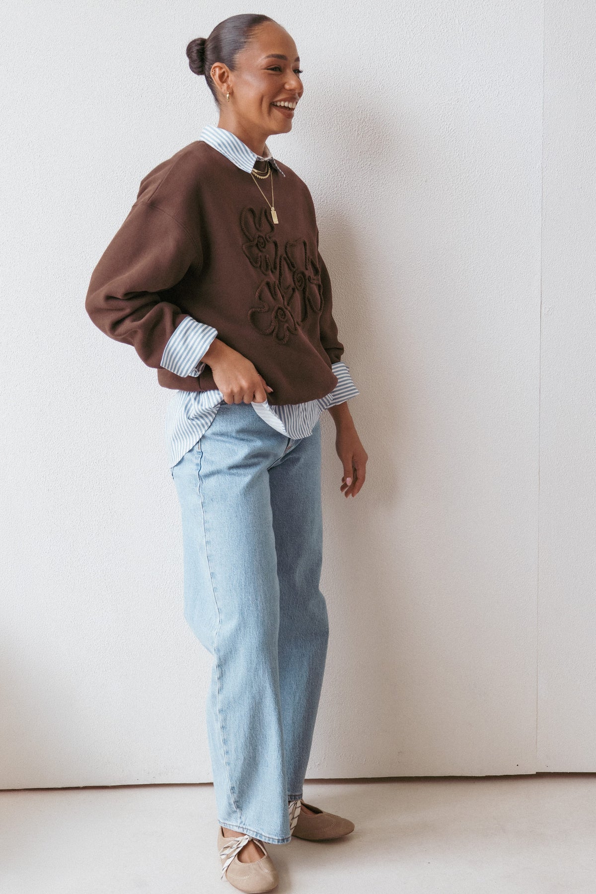 Sudadera bordada: marrón chocolate