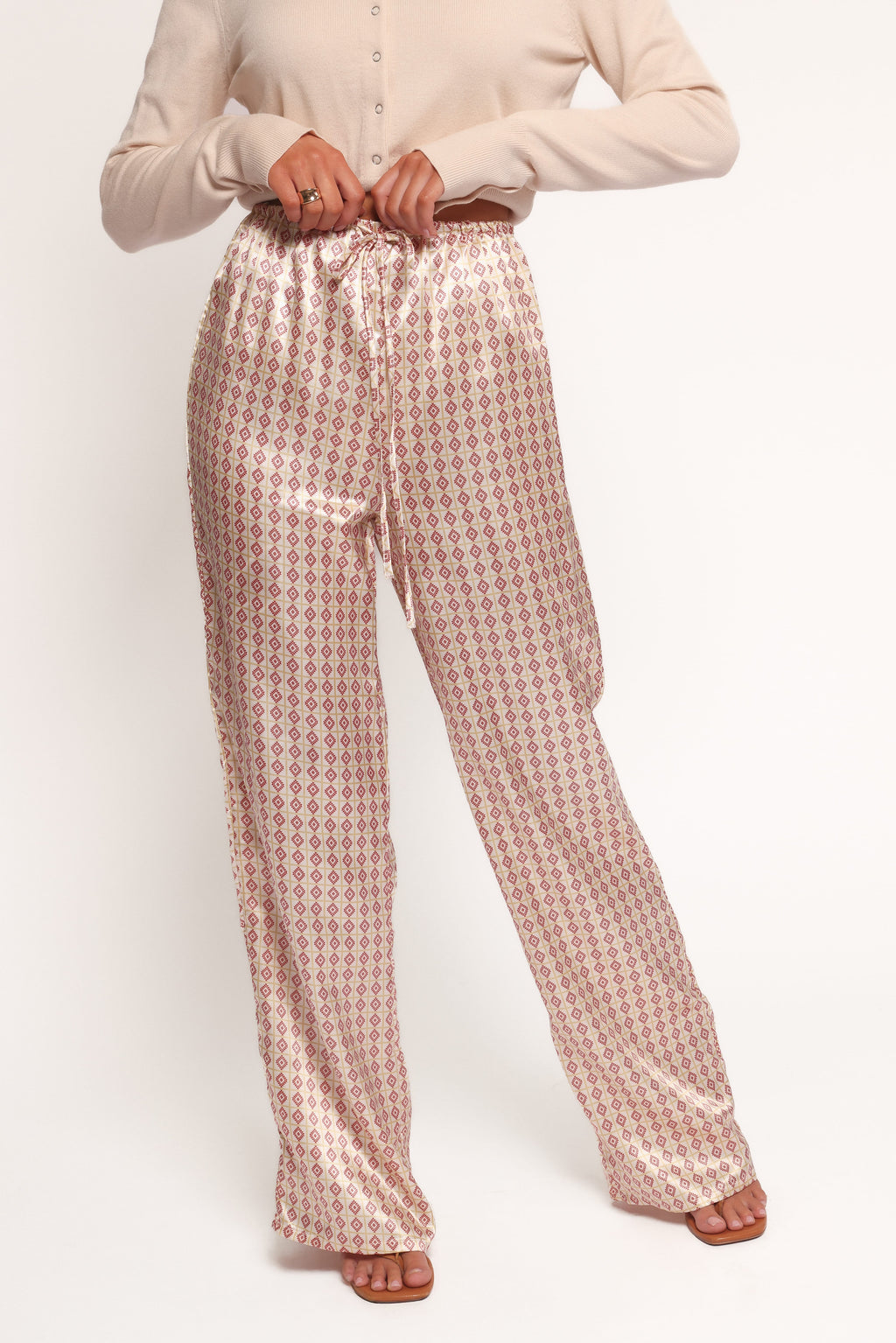 Gerade geschnittene Hose – Bernsteingelbes geometrisches Muster