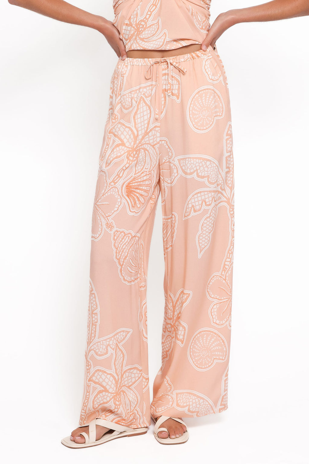Hose mit weitem Bein – Pfirsichfarbenes Blumenmuster