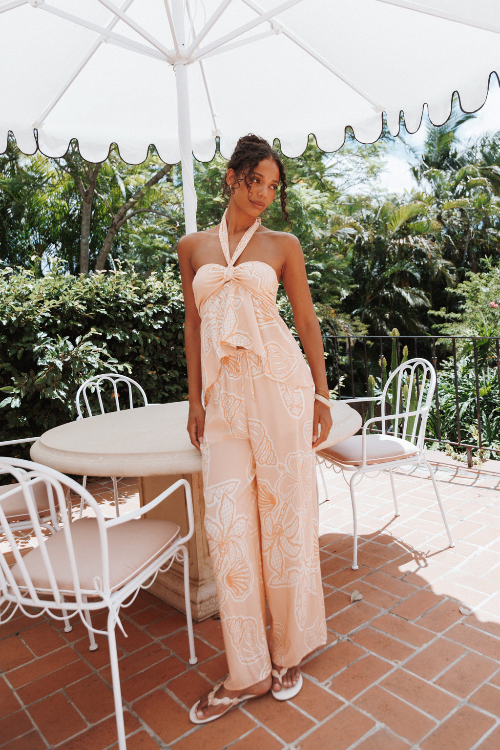 Hose mit weitem Bein – Pfirsichfarbenes Blumenmuster