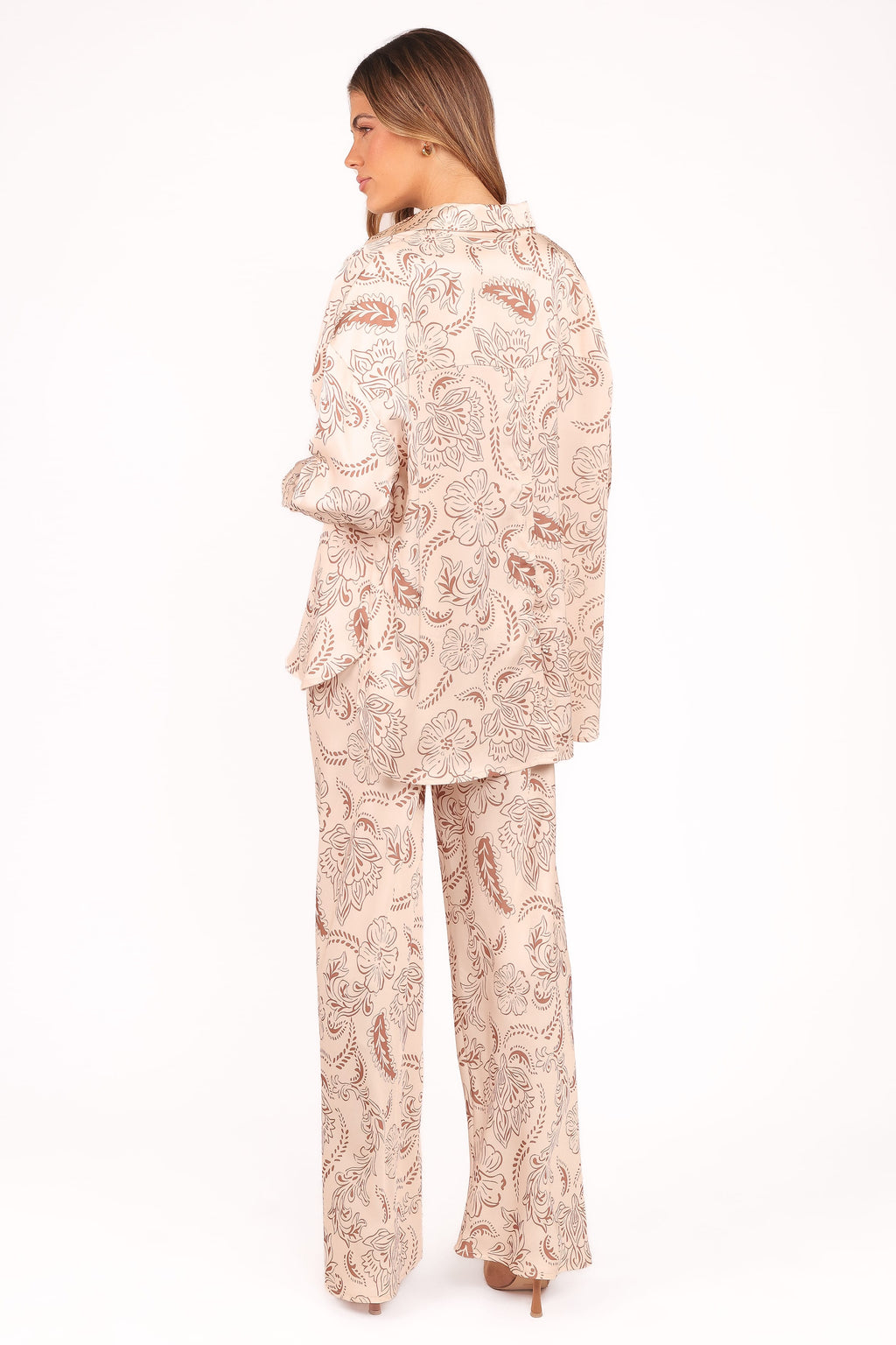 Satinhosen mit geradem Bein – braun mit Paisleymuster